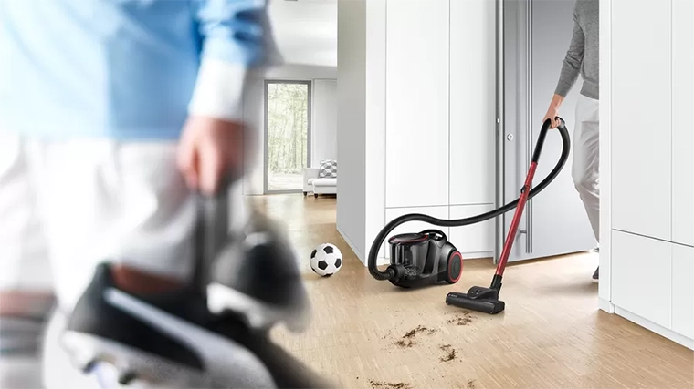 Serie 6 Toz torbasız Süpürge ProPower Siyah